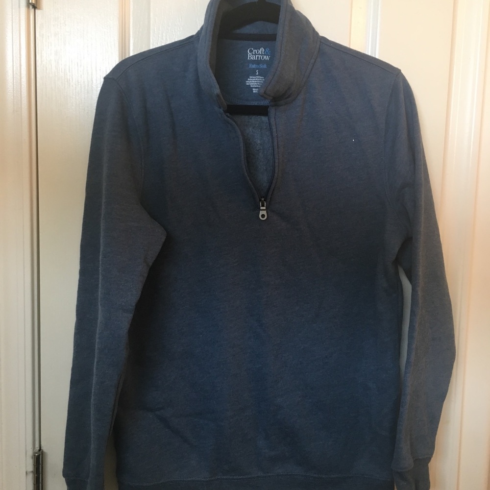 Men's pullover sweat shirt